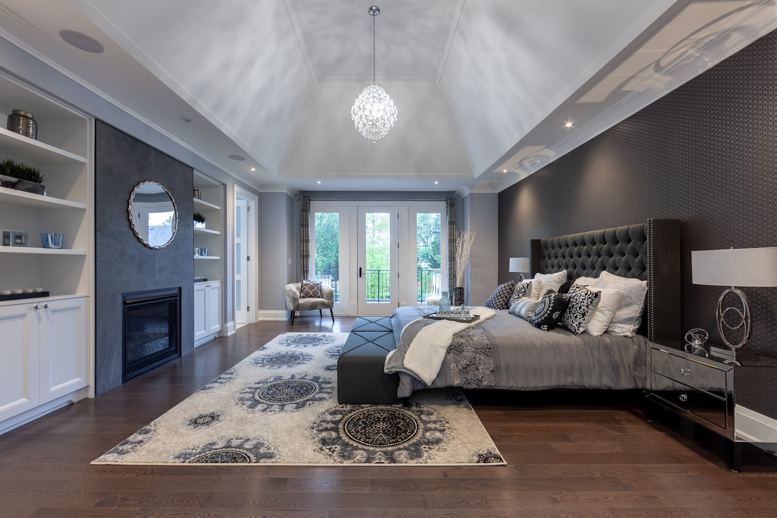 CONTEMPORARY HOME