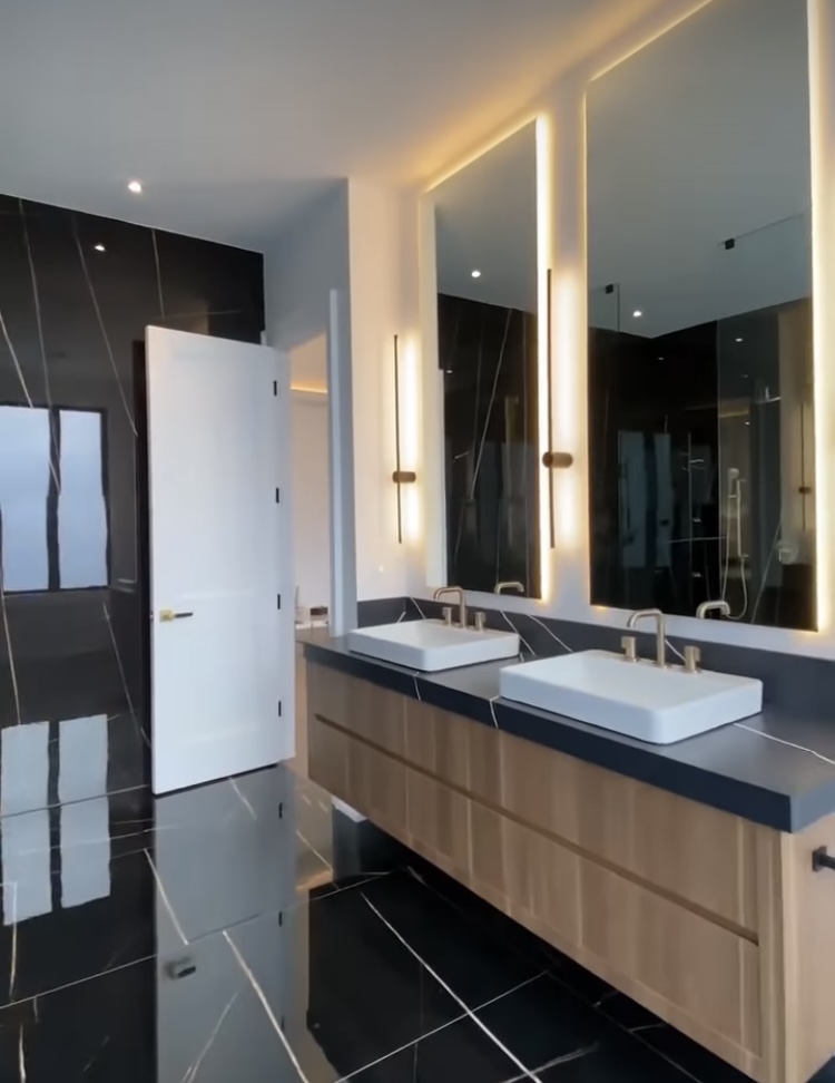 Contemporary Master Ensuite